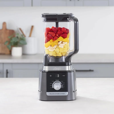 Licuadora Ninja de alta potencia con frutas